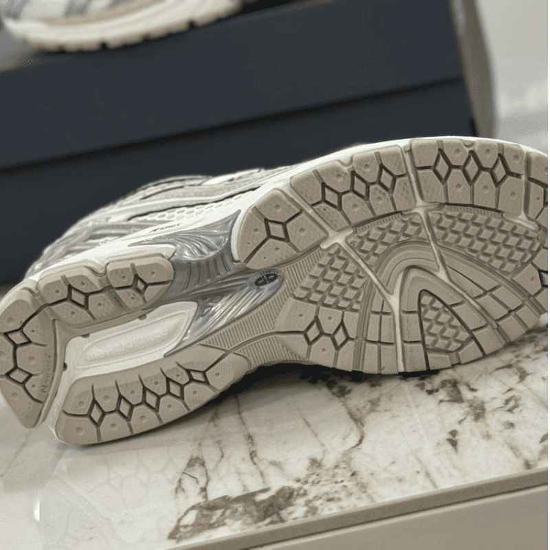 New Balance 1906R Silver Metallic